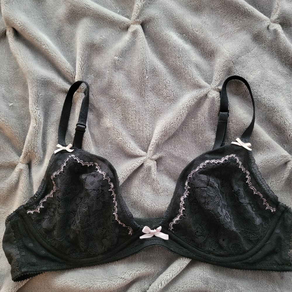 VS PLUNGE LACE BRA